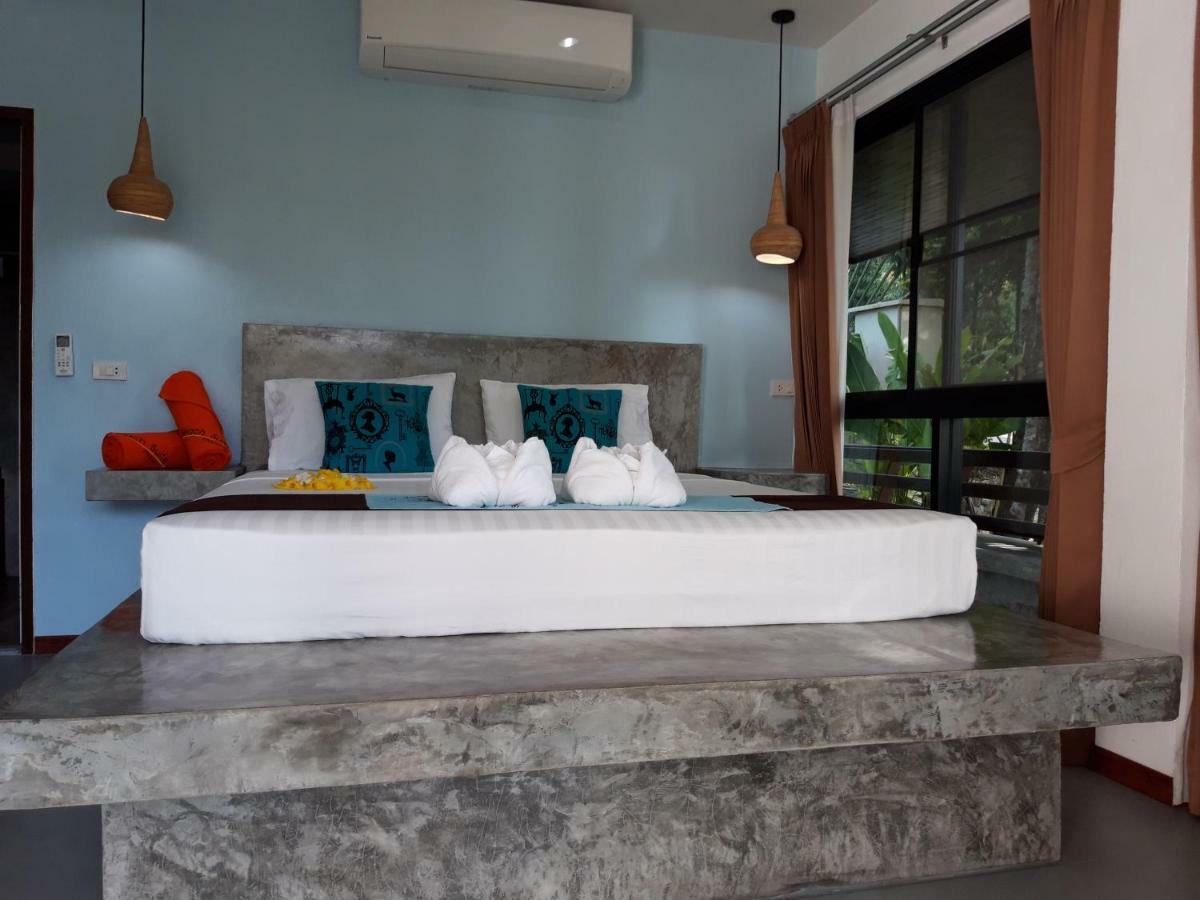 Padel Phangan Suite Chaloklum Room photo